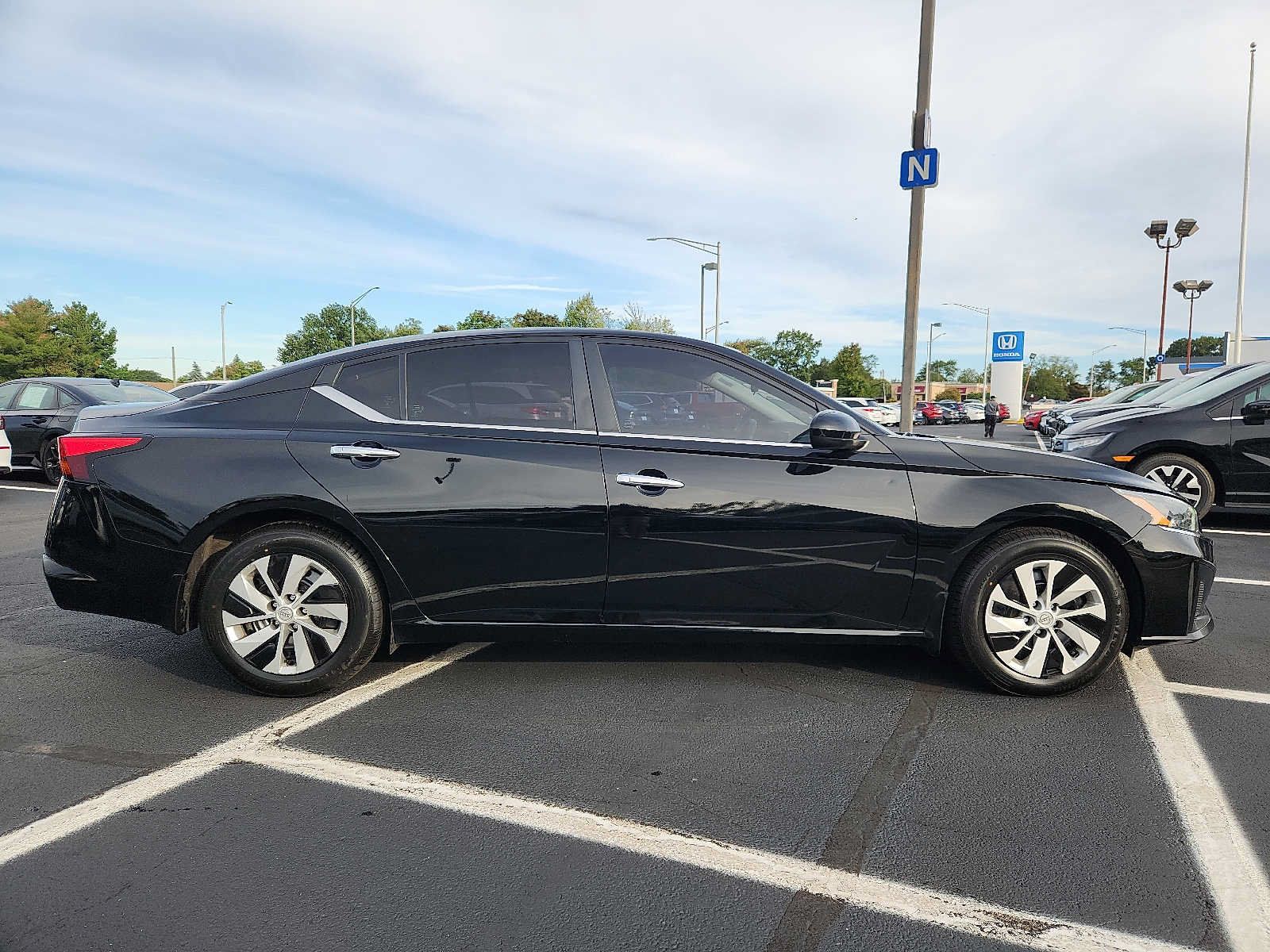 Used 2023 Nissan Altima 2.5 S FWD image 7