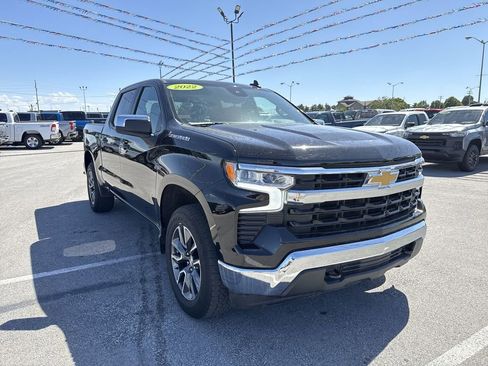 Used 2022 Chevrolet Silverado 1500 LT AWD/4WD image 15