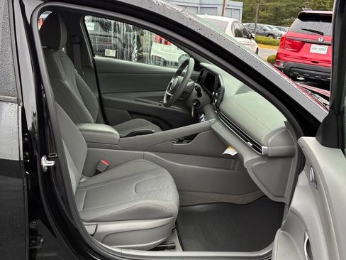 Used 2024 Hyundai Elantra SE FWD image 19