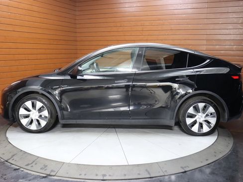 Used 2023 Tesla Model Y Long Range image 8