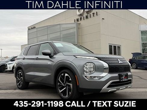 Used 2024 Mitsubishi Outlander SE image 1