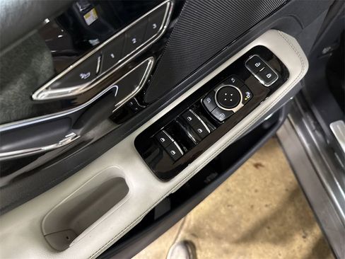 Used 2025 Lincoln Aviator Premiere w/ Jet Appearance Package image 15