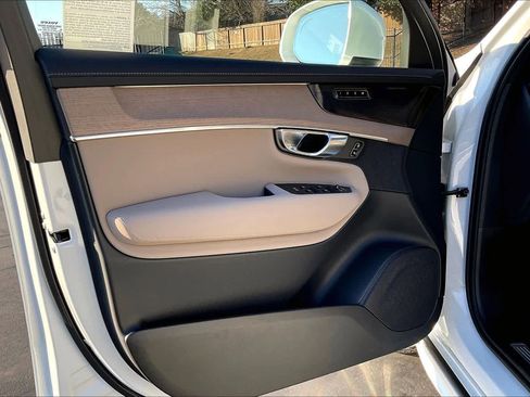 New 2026 Volvo XC90 B6 Ultra w/ Protection Package image 24