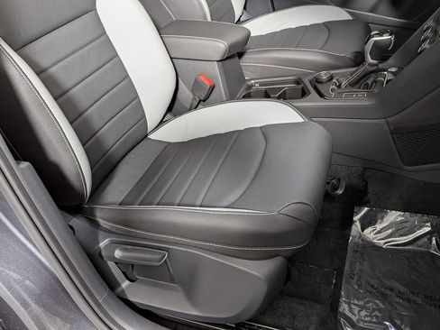 Used 2024 Volkswagen Taos SEL image 25