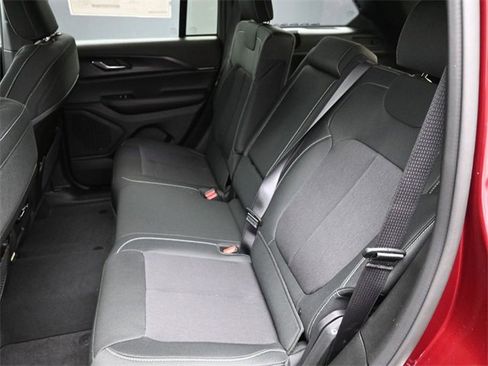 New 2025 Jeep Grand Cherokee Laredo X w/ Luxury Tech Group I image 18