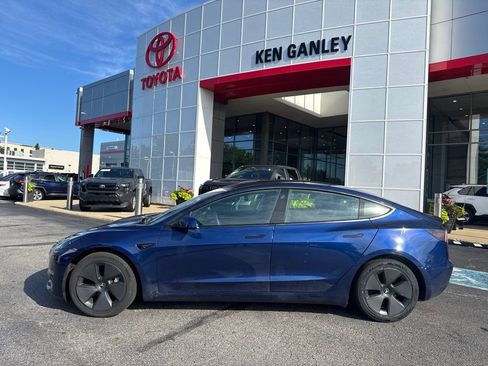 Used 2023 Tesla Model 3 Standard Range RWD image 2