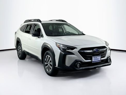 Used 2023 Subaru Outback Premium image 3