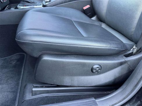 Used 2010 Mercedes-Benz GLK 350 4MATIC image 17