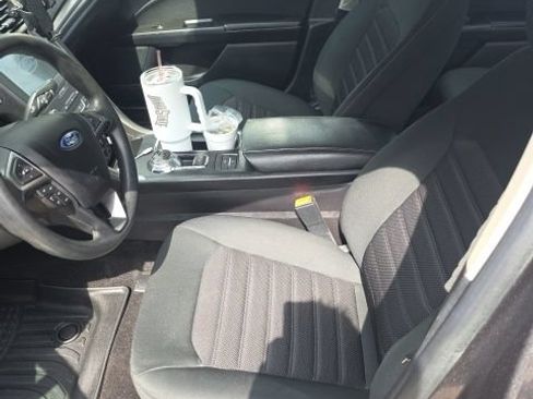 Used 2020 Ford Fusion SE FWD image 8