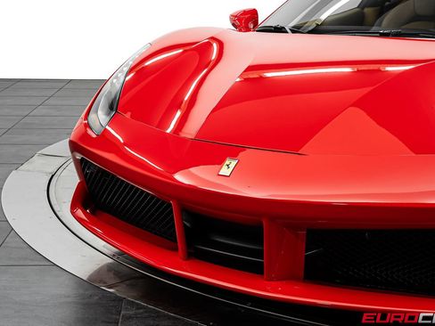 Used 2019 Ferrari 488 GTB RWD image 12