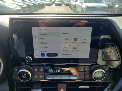 Used 2023 Toyota Highlander XSE FWD image 35
