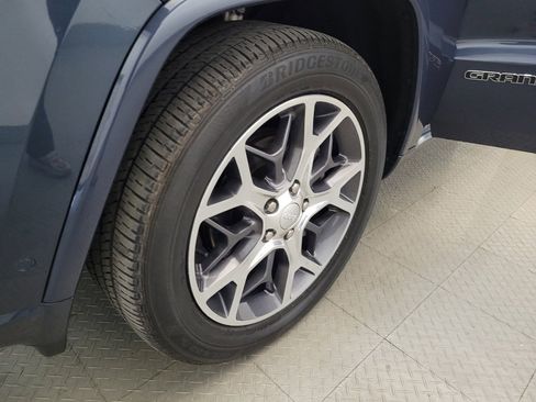 Used 2019 Jeep Grand Cherokee Overland AWD/4WD image 31