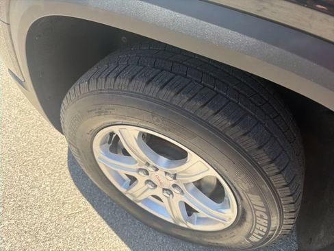 Used 2018 GMC Acadia SLE w/ LPO, Floor Liner Package FWD image 9
