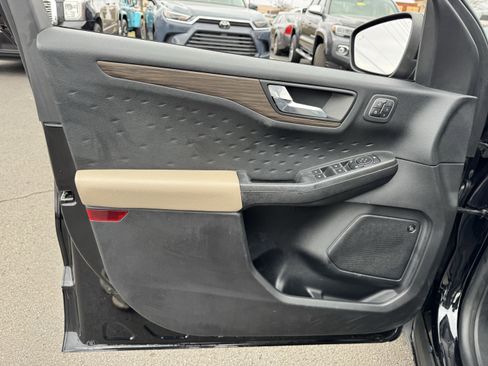 Used 2020 Ford Escape Titanium AWD/4WD image 22