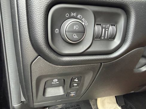 Used 2020 RAM 1500 Laramie AWD/4WD image 39