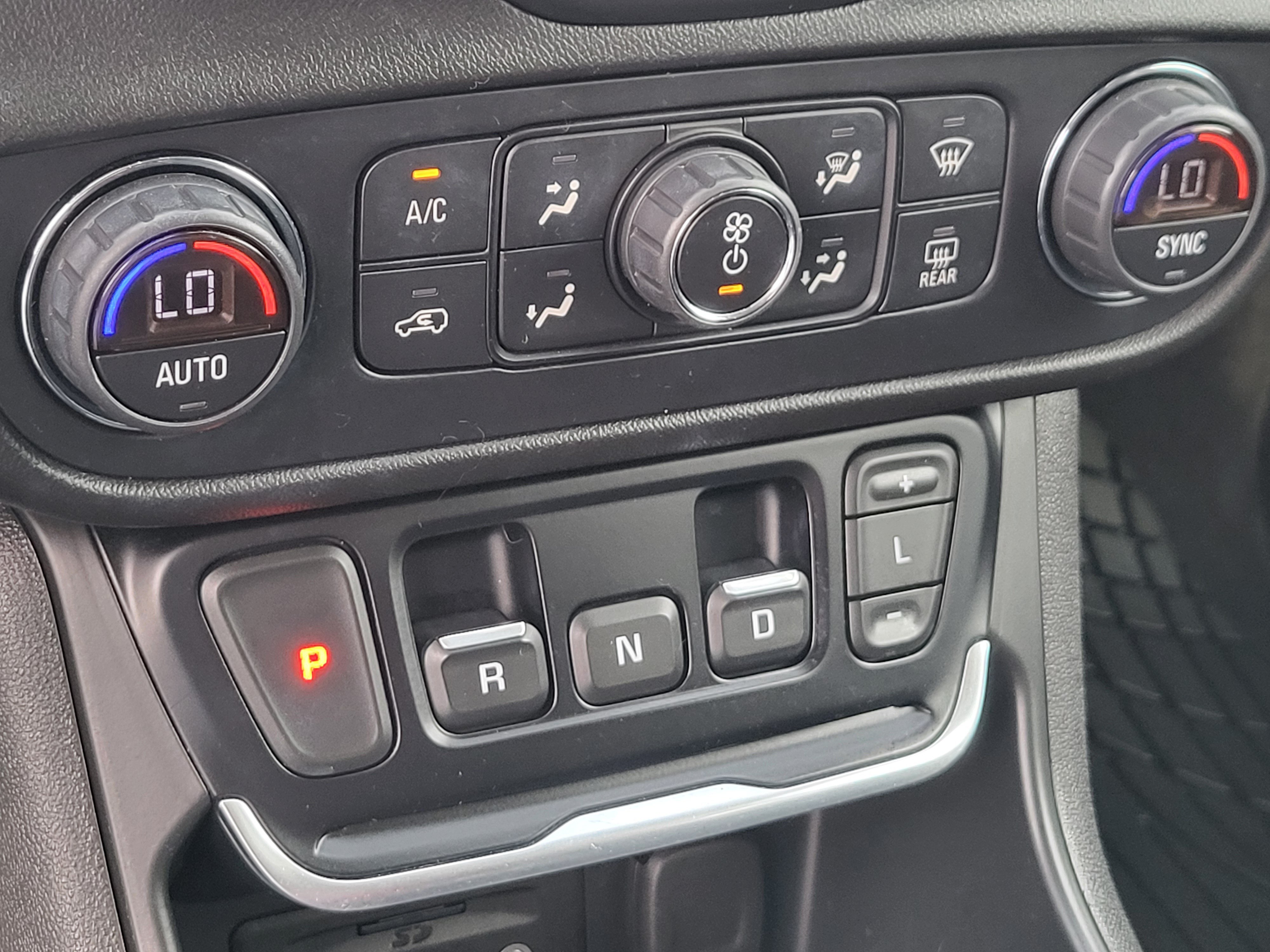 Certified 2021 GMC Terrain SLT w/ Infotainment Package II AWD/4WD image 19
