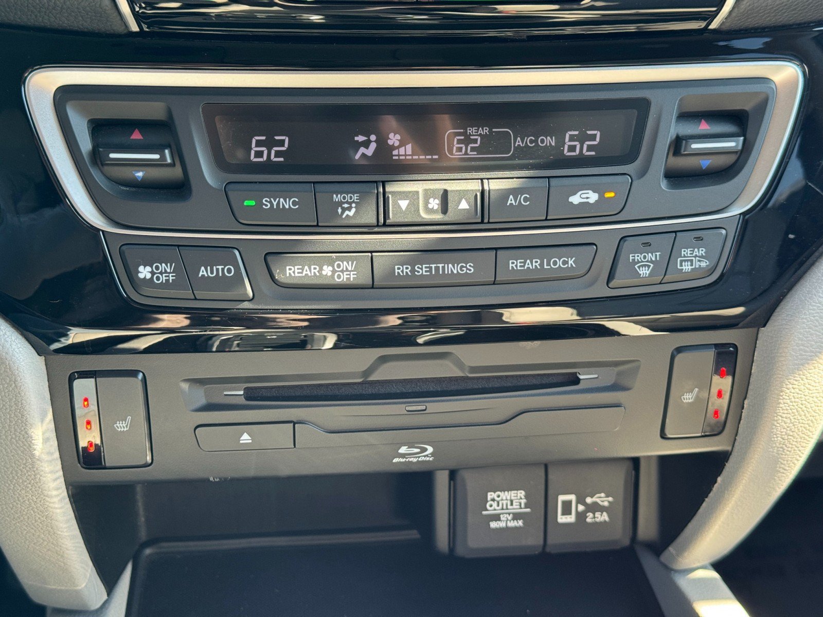 Used 2020 Honda Pilot Touring image 30