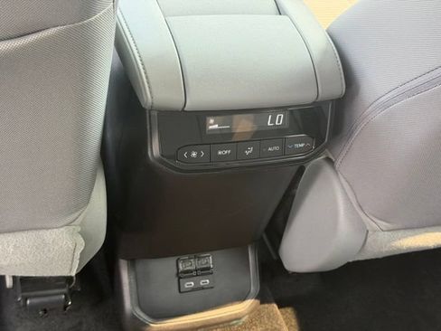 Used 2023 Toyota Highlander LE AWD/4WD image 18