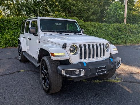 Used 2023 Jeep Wrangler Unlimited Sahara w/ Cold Weather Group AWD/4WD image 3