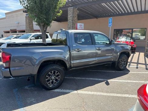 Certified 2022 Toyota Tacoma SR5 AWD/4WD image 3