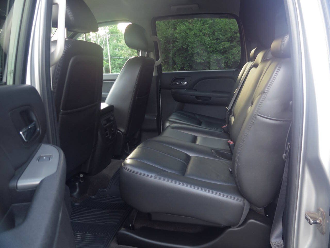 Used 2011 Chevrolet Avalanche LT w/ Luxury Package AWD/4WD image 14