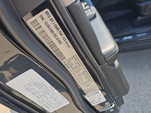 Used 2024 Jeep Grand Cherokee Limited w/ Trailer Tow Package AWD/4WD image 11