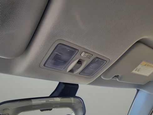 Used 2025 Hyundai Venue SEL image 23