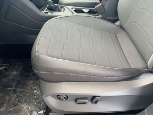 New 2026 Volkswagen Taos SE image 14