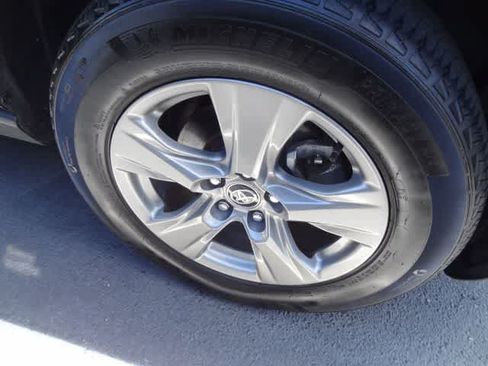 Used 2025 Toyota RAV4 XLE FWD image 34