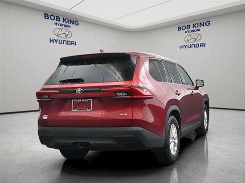 Used 2024 Toyota Grand Highlander XLE FWD image 21