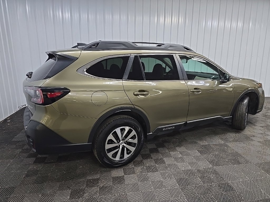 Used 2022 Subaru Outback Premium AWD/4WD image 3