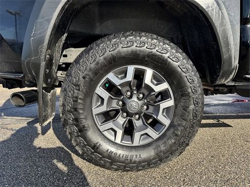 Used 2023 Toyota Tacoma TRD Off-Road w/ Black Out Package (TMS) image 9
