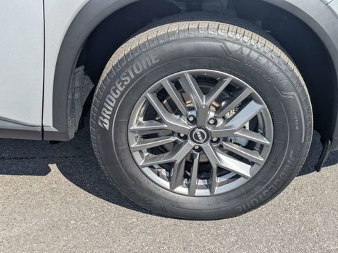 Used 2024 Nissan Rogue S image 11