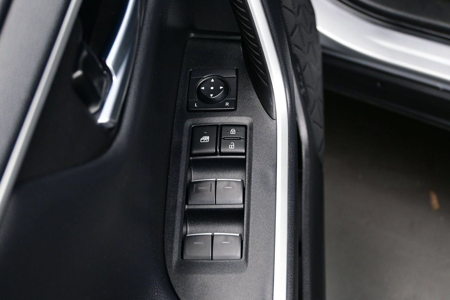 Used 2024 Toyota RAV4 XSE w/ Weather Package AWD/4WD image 10