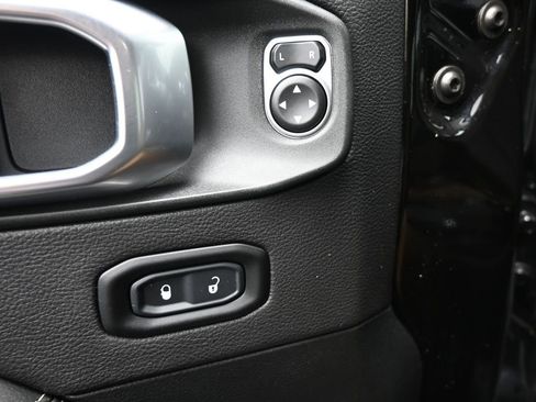 Used 2020 Jeep Gladiator Overland image 28