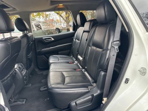Used 2020 Nissan Pathfinder Platinum image 17