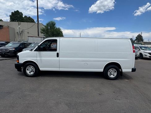 Used 2017 Chevrolet Express 3500 Extended image 3