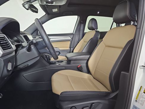 Used 2021 Volkswagen Atlas Cross Sport SE w/ Panoramic Sunroof Package FWD image 15