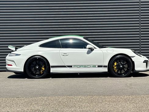 Certified 2016 Porsche 911 R image 9