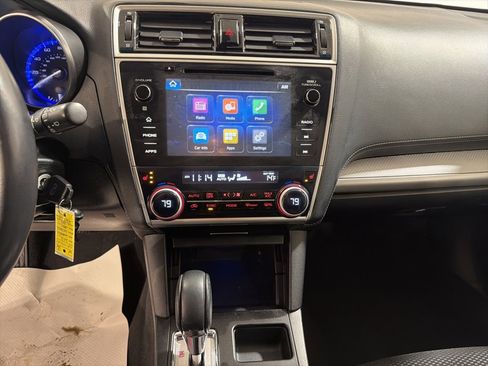 Used 2018 Subaru Outback 2.5i Premium image 16