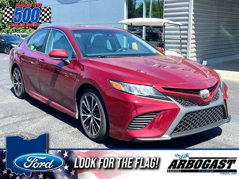 Used 2018 Toyota Camry SE w/ Moonroof Package FWD image 1