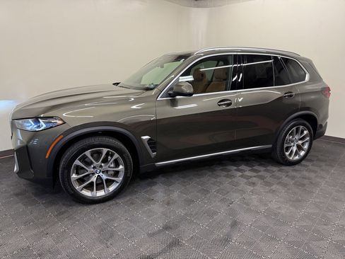 Used 2024 BMW X5 xDrive40i w/ Premium Package AWD/4WD image 3