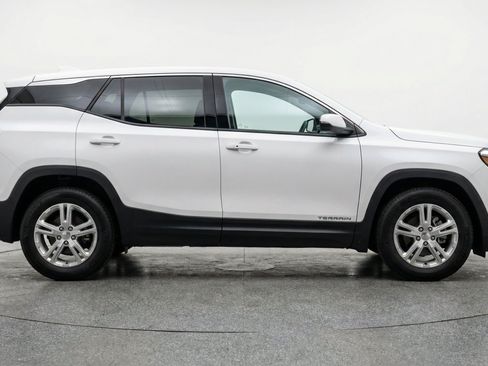 Used 2024 GMC Terrain SLE FWD image 11