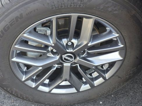 Used 2023 Nissan Rogue S image 30