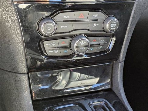 Used 2019 Chrysler 300 S image 17