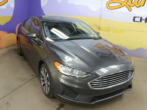 Used 2019 Ford Fusion SE AWD/4WD image 2