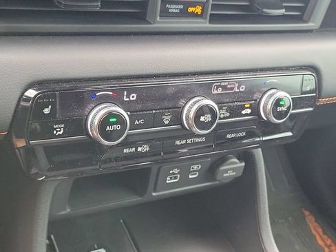 Used 2025 Honda Pilot TrailSport image 37
