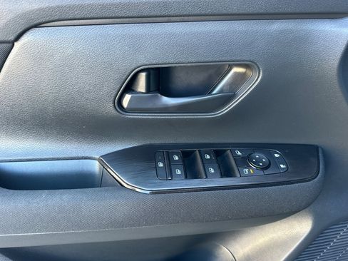 Used 2025 Nissan Kicks S image 11