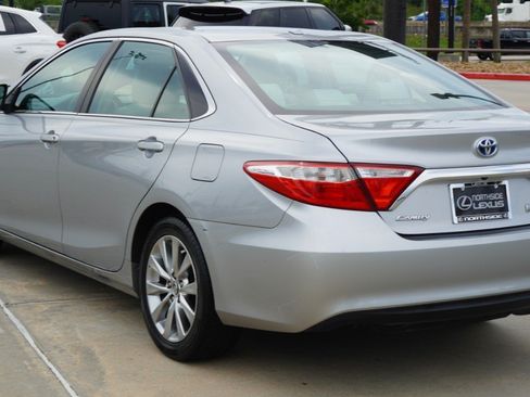 Used 2015 Toyota Camry XLE w/ Moonroof Package FWD image 8