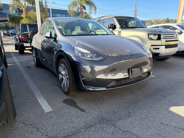 Used 2024 Tesla Model Y Long Range AWD/4WD image 3